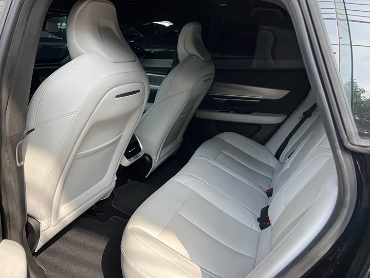 Фото 9 - XPeng P7