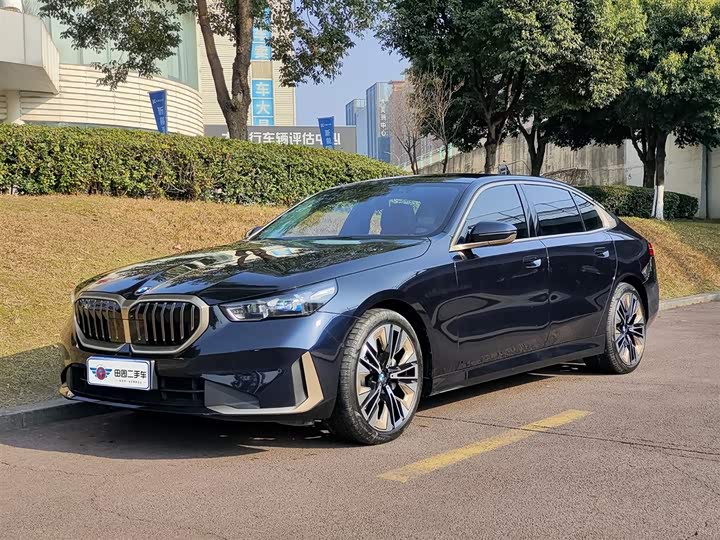 Фото 1 - BMW 5 Series