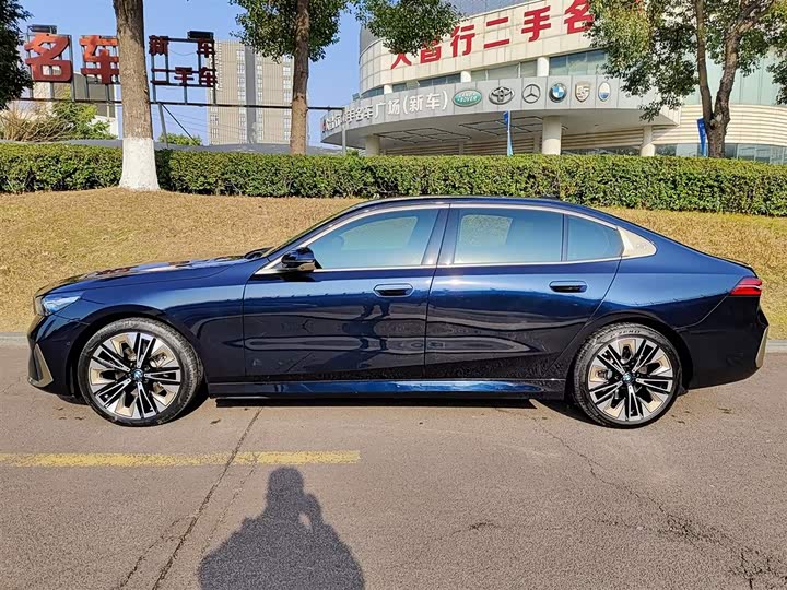 Фото 3 - BMW 5 Series