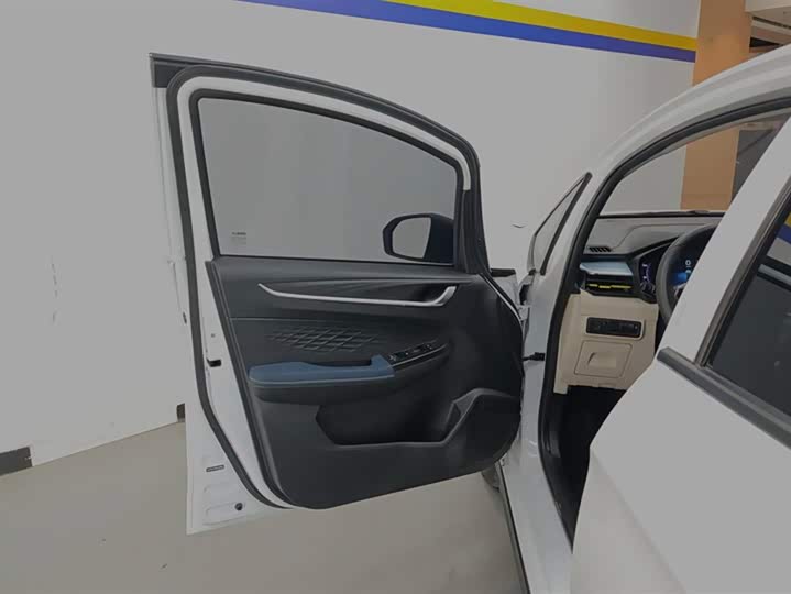 Фото 7 - Geely Geometry EX3