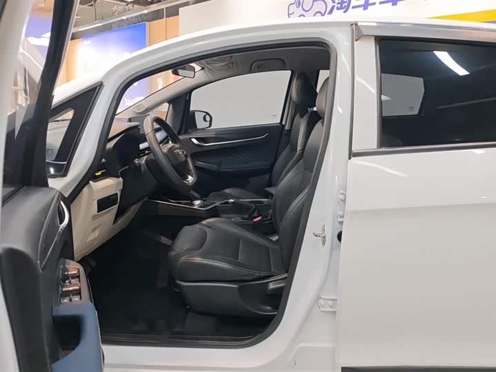 Фото 9 - Geely Geometry EX3