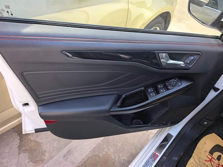 Фото 7 - Ford Focus