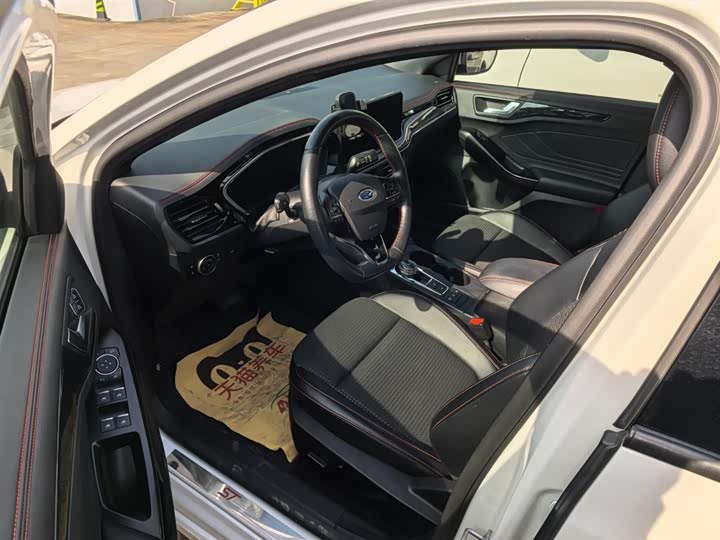 Фото 8 - Ford Focus