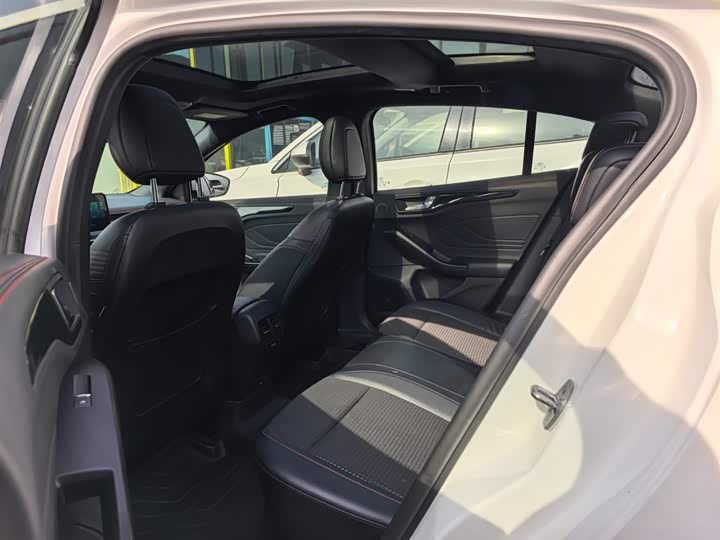 Фото 9 - Ford Focus