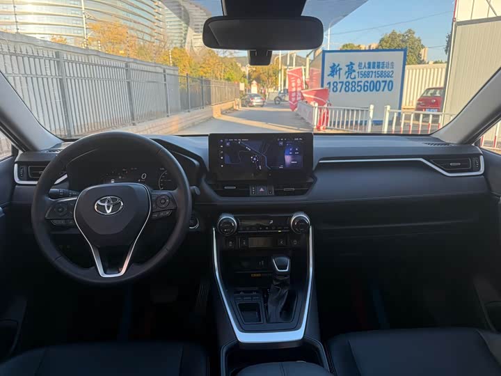 Фото 6 - Toyota RAV4