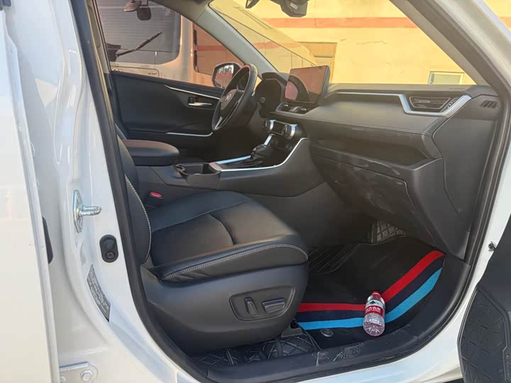 Фото 9 - Toyota RAV4