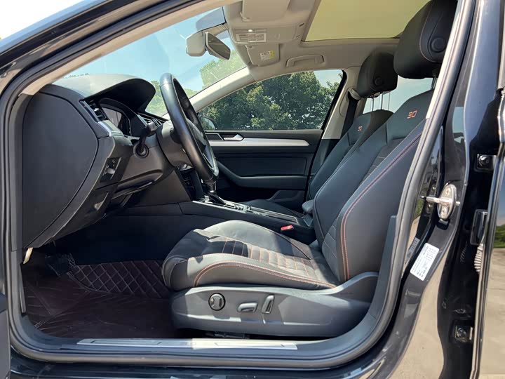 Фото 4 - Volkswagen Magotan