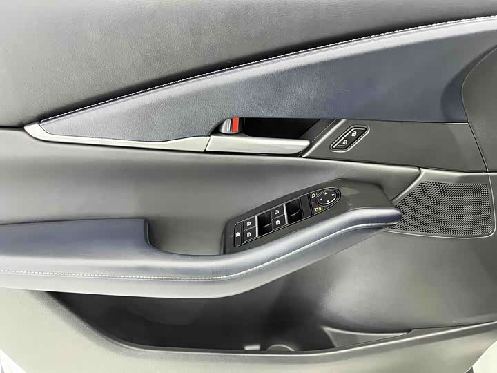 Фото 7 - Mazda CX-30