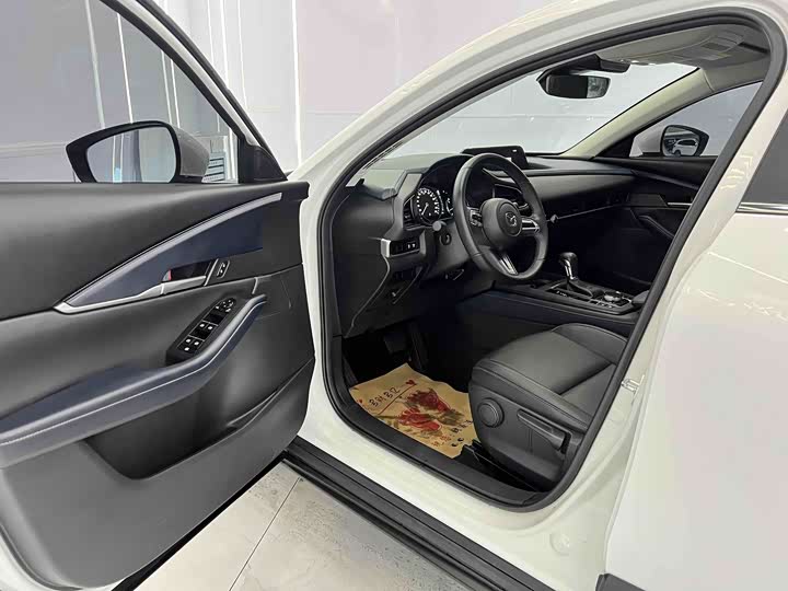 Фото 8 - Mazda CX-30