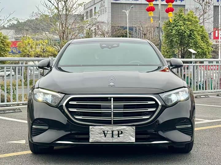 Photo 2 - Mercedes-Benz E-Class