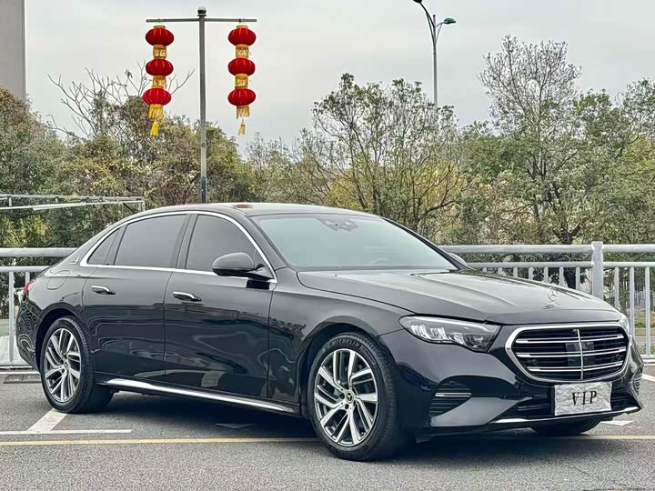 Photo 3 - Mercedes-Benz E-Class