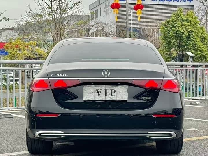 Photo 8 - Mercedes-Benz E-Class