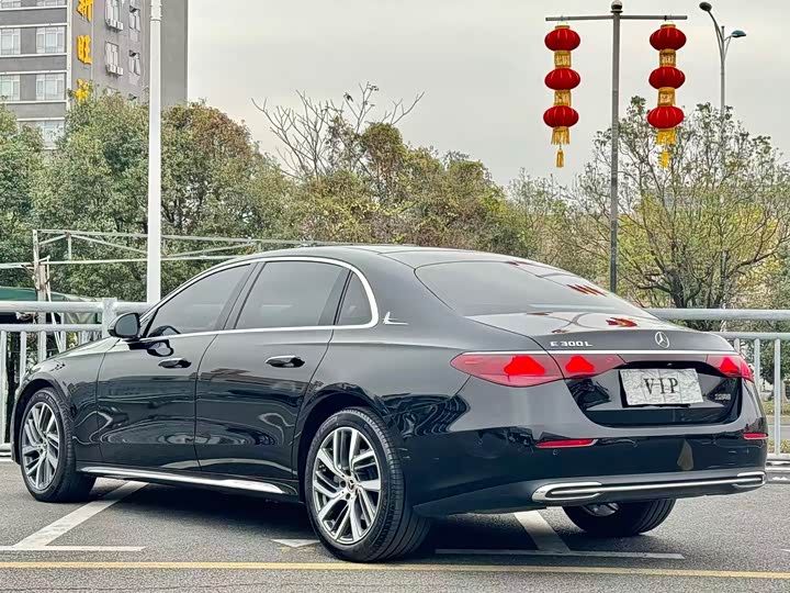 Photo 9 - Mercedes-Benz E-Class