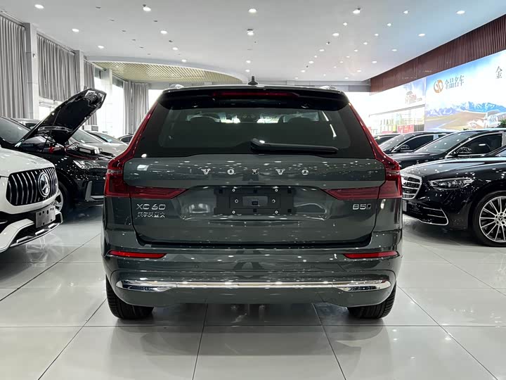 Фото 4 - Volvo XC60