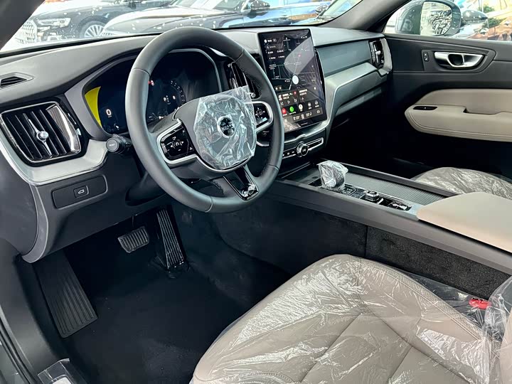 Фото 6 - Volvo XC60