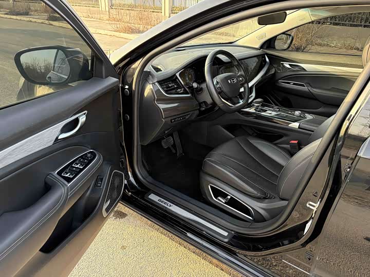 Фото 7 - Geely Emgrand GT