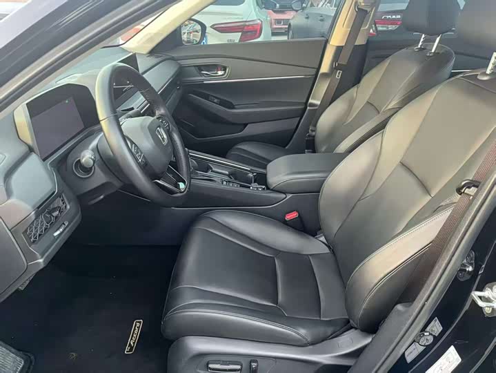 Фото 4 - Honda Accord