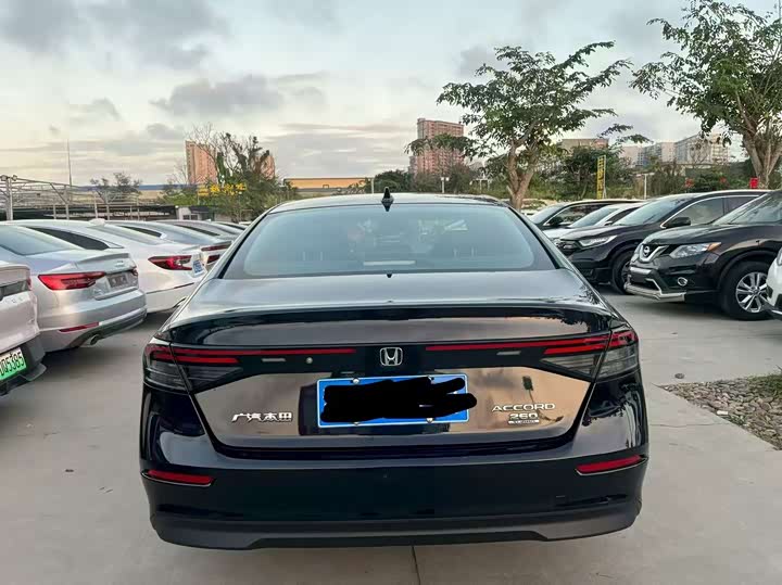 Фото 8 - Honda Accord