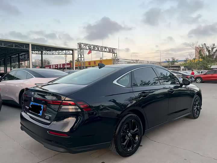 Фото 9 - Honda Accord