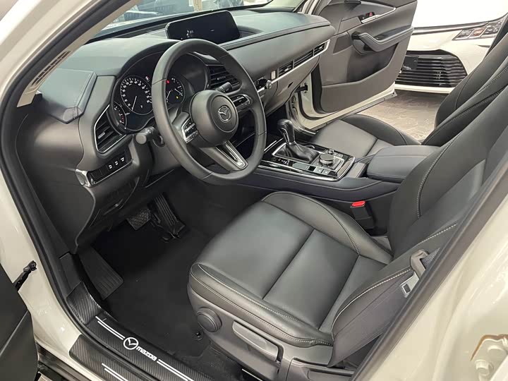 Photo 5 - Mazda CX-30