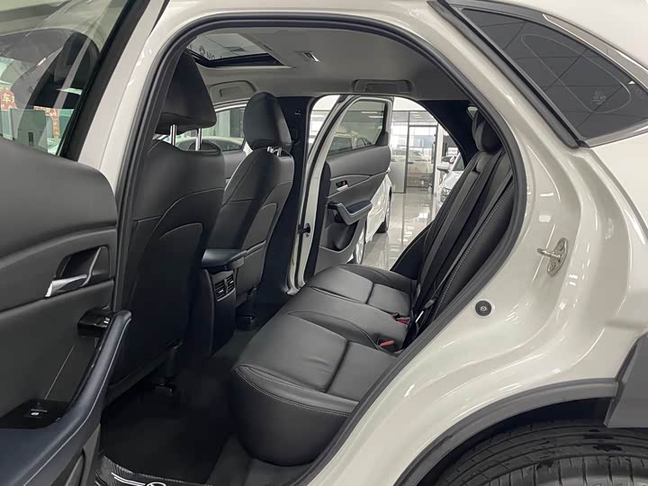 Photo 6 - Mazda CX-30