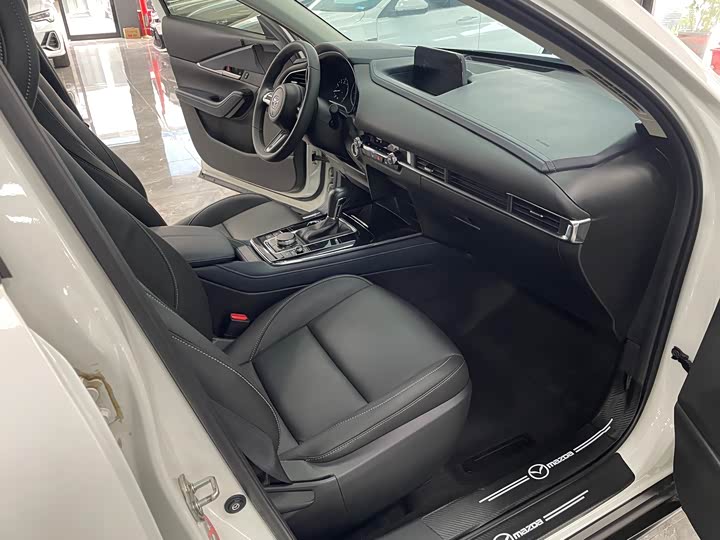 Photo 7 - Mazda CX-30