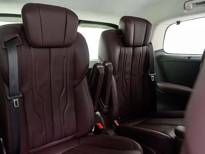 Photo 7 - Buick GL8 Century