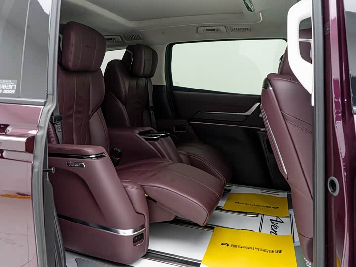 Photo 8 - Buick GL8 Century