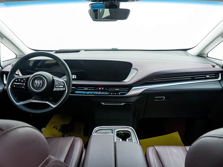 Photo 9 - Buick GL8 Century