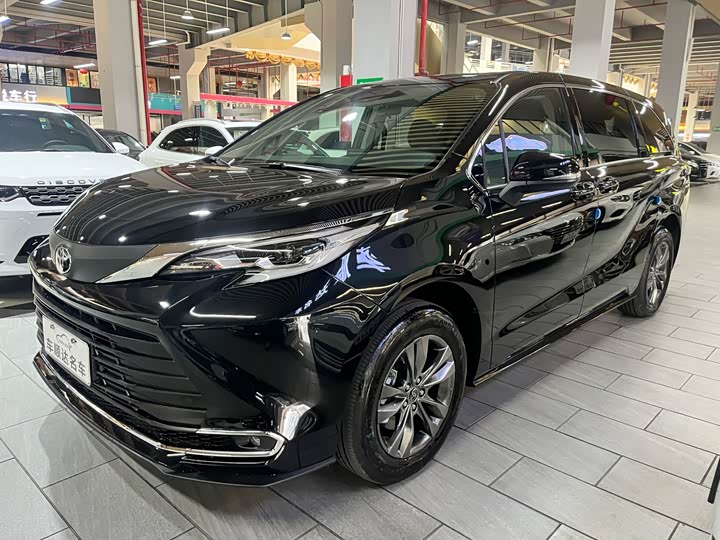 Фото 1 - Toyota Sienna