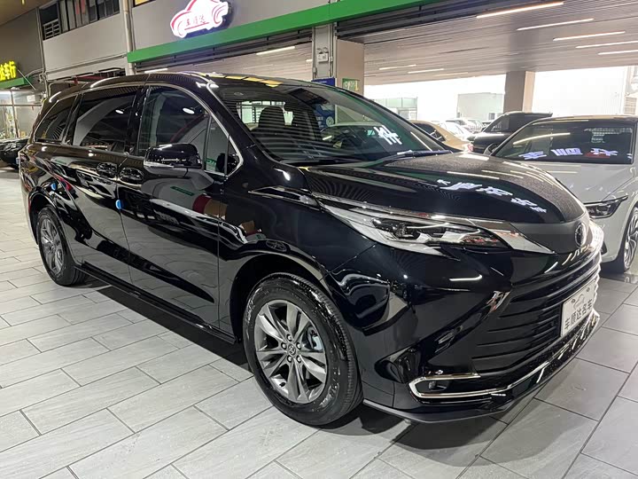 Фото 2 - Toyota Sienna