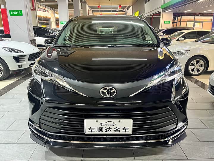 Фото 3 - Toyota Sienna