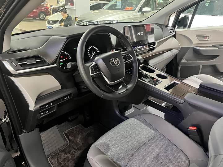 Фото 6 - Toyota Sienna