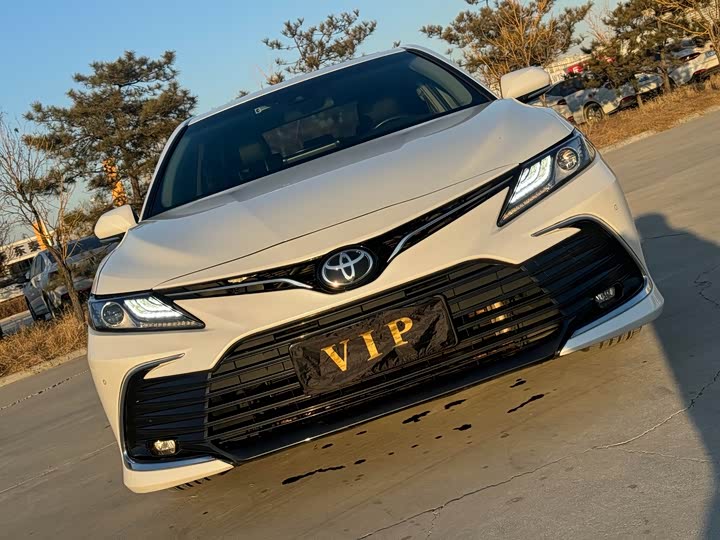 Фото 3 - Toyota Camry