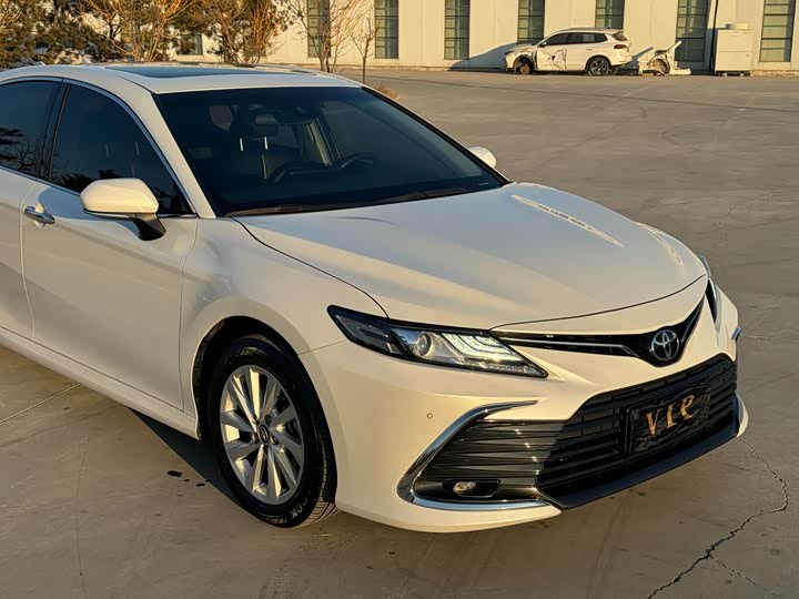 Фото 4 - Toyota Camry