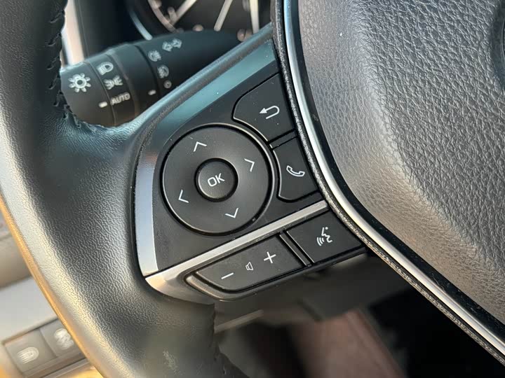 Фото 9 - Toyota Camry