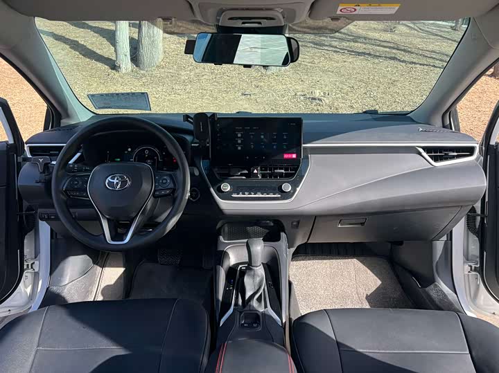 Фото 3 - Toyota Corolla