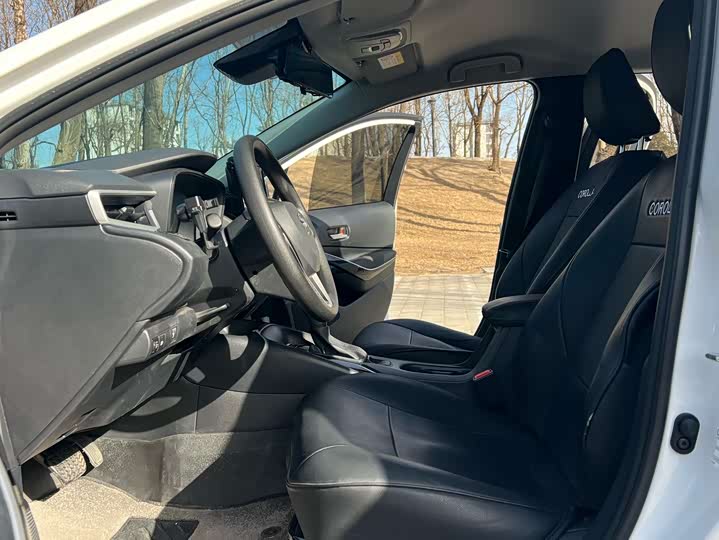 Фото 8 - Toyota Corolla