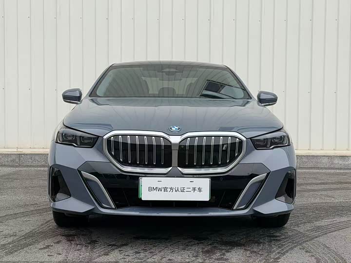Фото 2 - BMW i5