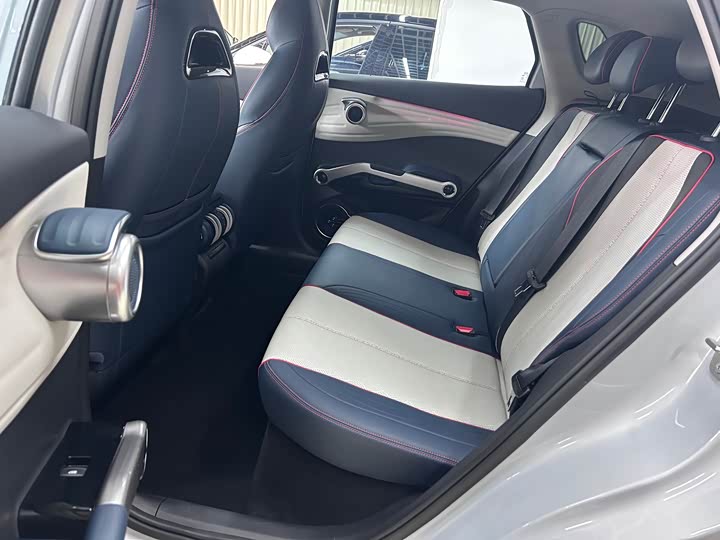 Фото 8 - BYD Yuan Plus