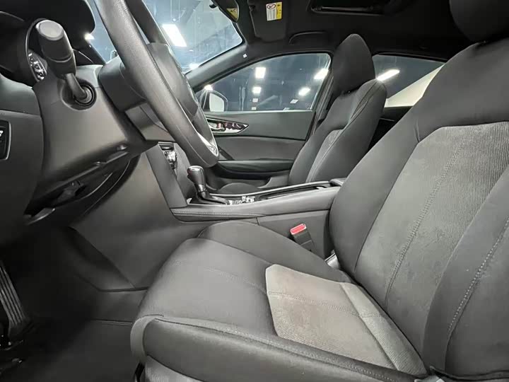 Photo 7 - Mazda CX-4