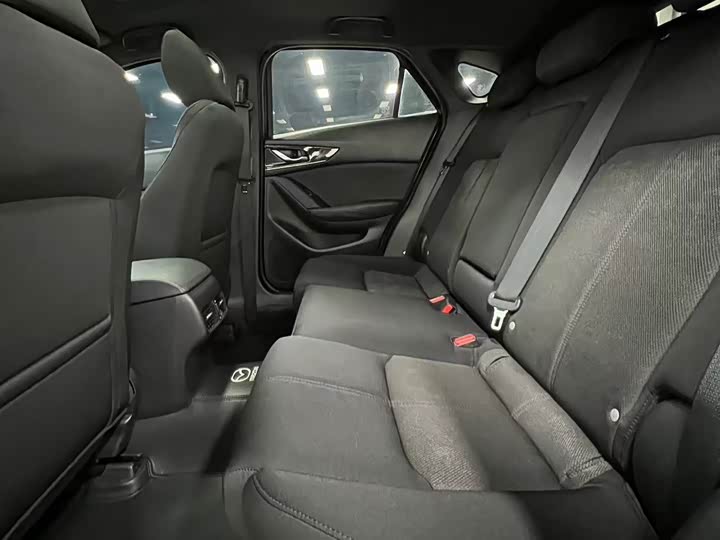 Photo 8 - Mazda CX-4