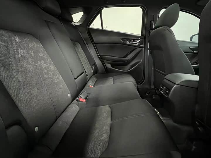 Photo 9 - Mazda CX-4