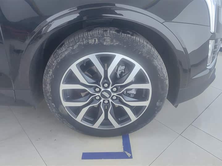 Фото 6 - Cadillac XT5