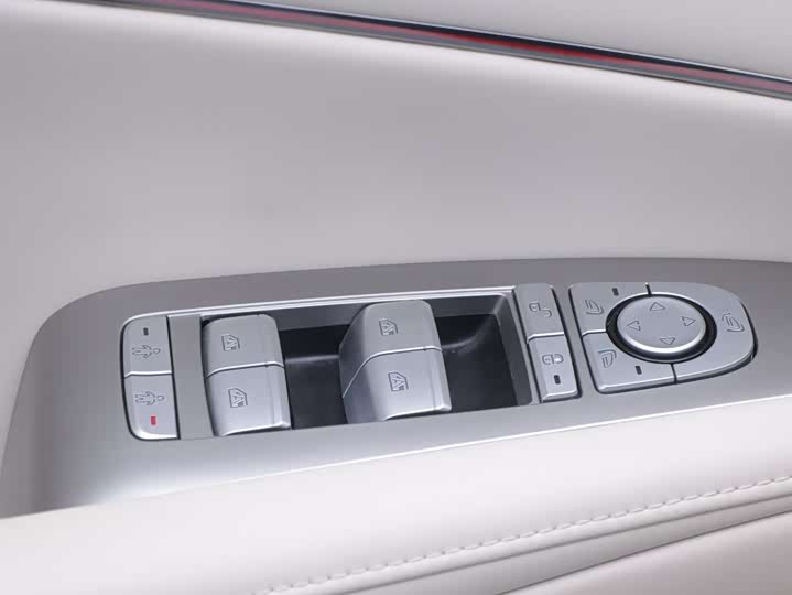 Фото 3 - Denza N7