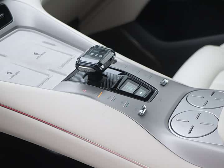 Фото 8 - Denza N7