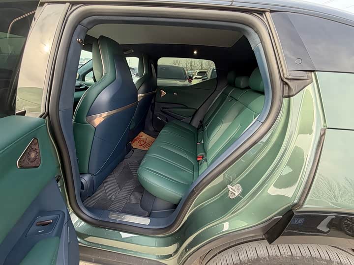 Фото 8 - Zeekr X