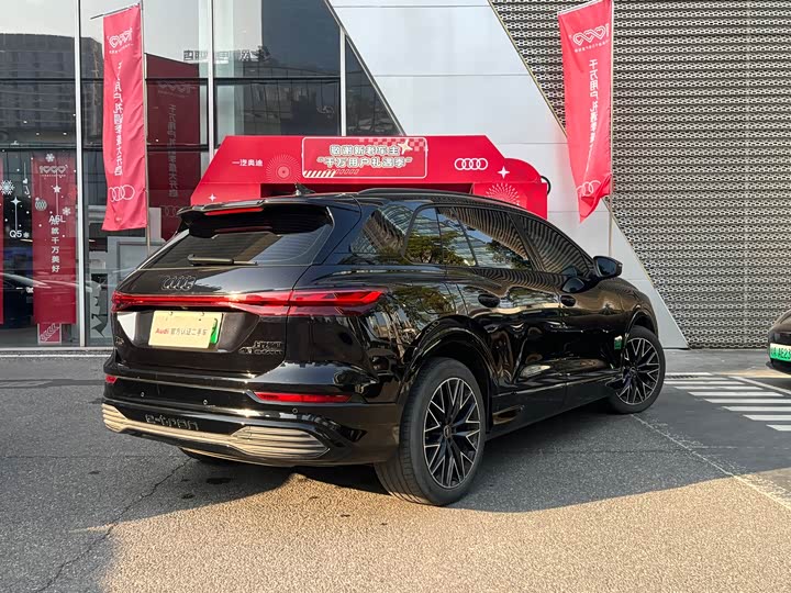 Фото 3 - Audi Q5 e-tron