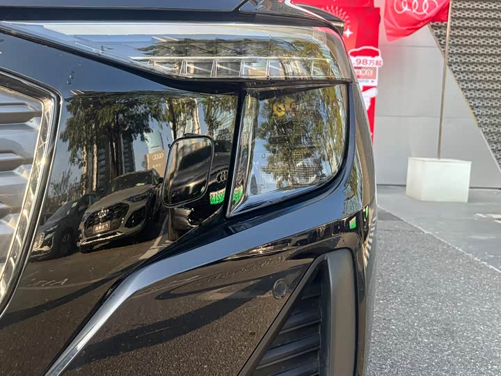 Фото 6 - Audi Q5 e-tron