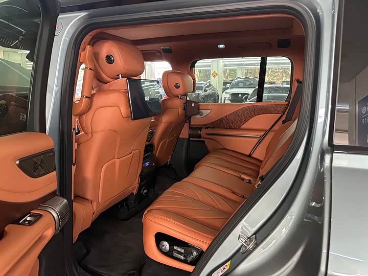 Фото 2 - BYD Yangwang U8